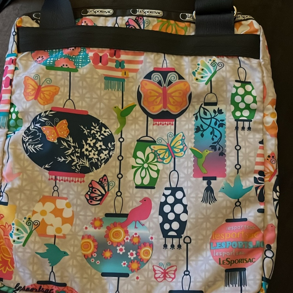 EUC Lesportsac Three Zipper Crossbody Bag 9” X 7” - Picture 3 of 4